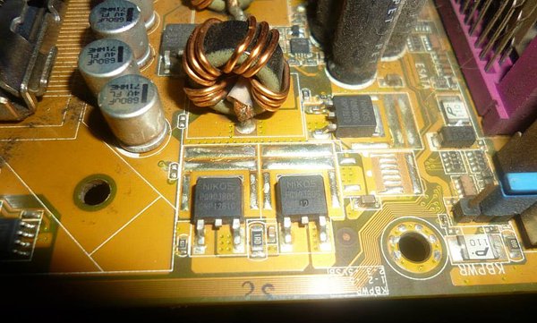 Transistores MOSFET en la Motherboard